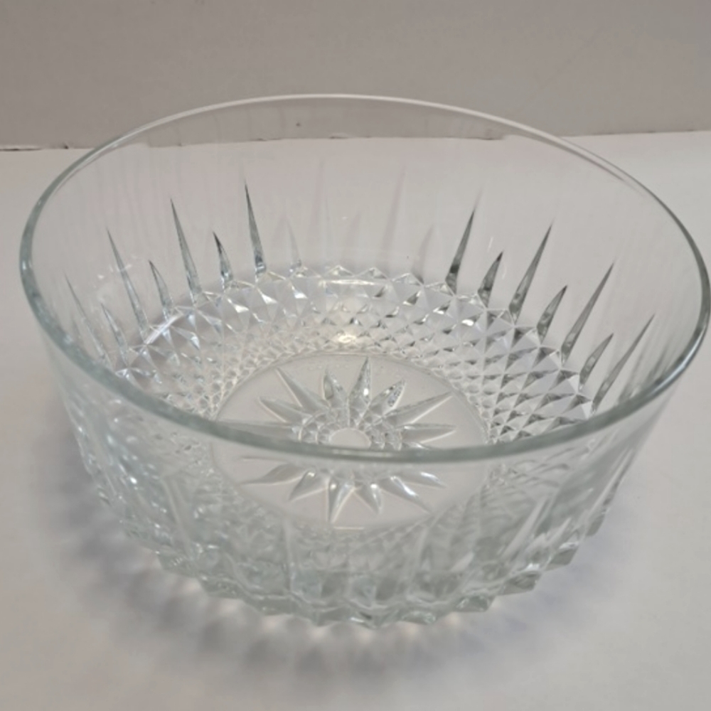 Arcoroc France Crystal glass serving bowl Diamond Starburst, 7.75" x 3.5"
